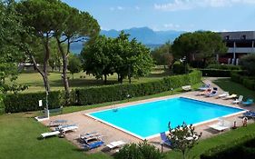 appartamento con piscina Il glicine sul garda